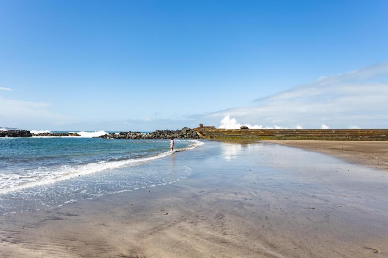 Home2book Bright Sea Views,